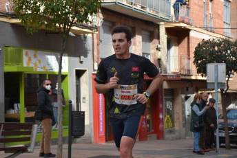 Recital de Xavi Tomasa y Gema Martín en la media maratón de Segovia 151 Media Maratón de Segovia, a su paso por la calle José Zorrilla. / A.M.