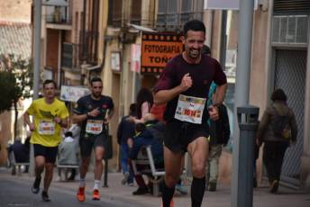 Recital de Xavi Tomasa y Gema Martín en la media maratón de Segovia 154 Media Maratón de Segovia, a su paso por la calle José Zorrilla. / A.M.
