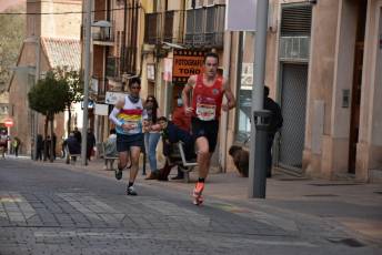 Recital de Xavi Tomasa y Gema Martín en la media maratón de Segovia 156 Media Maratón de Segovia, a su paso por la calle José Zorrilla. / A.M.