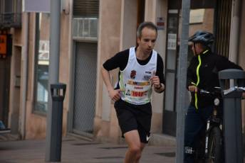 Recital de Xavi Tomasa y Gema Martín en la media maratón de Segovia 159 Media Maratón de Segovia, a su paso por la calle José Zorrilla. / A.M.