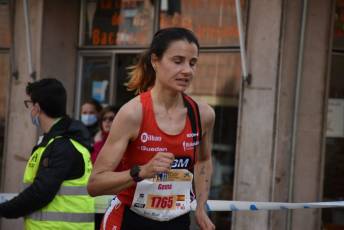 Recital de Xavi Tomasa y Gema Martín en la media maratón de Segovia 161 Media Maratón de Segovia, a su paso por la calle José Zorrilla. / A.M.