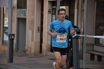Recital de Xavi Tomasa y Gema Martín en la media maratón de Segovia 162 Media Maratón de Segovia, a su paso por la calle José Zorrilla. / A.M.