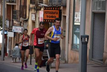 Recital de Xavi Tomasa y Gema Martín en la media maratón de Segovia 164 Media Maratón de Segovia, a su paso por la calle José Zorrilla. / A.M.