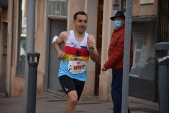 Recital de Xavi Tomasa y Gema Martín en la media maratón de Segovia 167 Media Maratón de Segovia, a su paso por la calle José Zorrilla. / A.M.