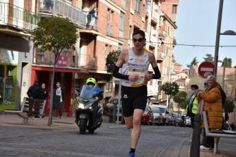 Recital de Xavi Tomasa y Gema Martín en la media maratón de Segovia 169 Media Maratón de Segovia, a su paso por la calle José Zorrilla. / A.M.