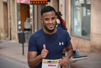 Recital de Xavi Tomasa y Gema Martín en la media maratón de Segovia 16 Media Maratón de Segovia, a su paso por la calle José Zorrilla. / A.M.