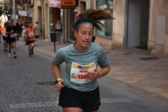Recital de Xavi Tomasa y Gema Martín en la media maratón de Segovia 18 Media Maratón de Segovia, a su paso por la calle José Zorrilla. / A.M.
