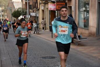 Recital de Xavi Tomasa y Gema Martín en la media maratón de Segovia 20 Media Maratón de Segovia, a su paso por la calle José Zorrilla. / A.M.