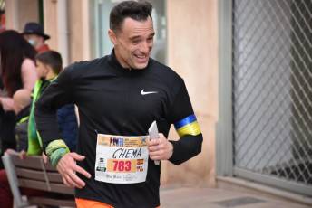 Recital de Xavi Tomasa y Gema Martín en la media maratón de Segovia 29 Media Maratón de Segovia, a su paso por la calle José Zorrilla. / A.M.