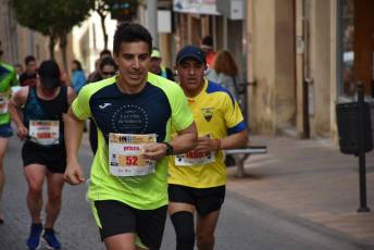 Recital de Xavi Tomasa y Gema Martín en la media maratón de Segovia 32 Media Maratón de Segovia, a su paso por la calle José Zorrilla. / A.M.