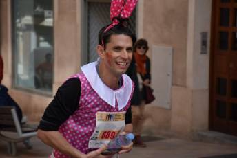 Recital de Xavi Tomasa y Gema Martín en la media maratón de Segovia 4 Media Maratón de Segovia, a su paso por la calle José Zorrilla. / A.M.