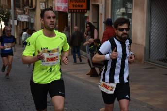 Recital de Xavi Tomasa y Gema Martín en la media maratón de Segovia 34 Media Maratón de Segovia, a su paso por la calle José Zorrilla. / A.M.