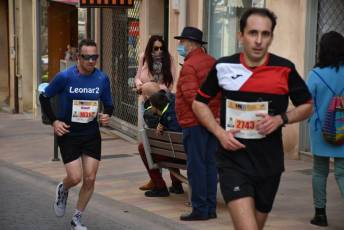 Recital de Xavi Tomasa y Gema Martín en la media maratón de Segovia 37 Media Maratón de Segovia, a su paso por la calle José Zorrilla. / A.M.