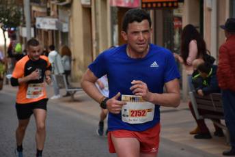 Recital de Xavi Tomasa y Gema Martín en la media maratón de Segovia 39 Media Maratón de Segovia, a su paso por la calle José Zorrilla. / A.M.