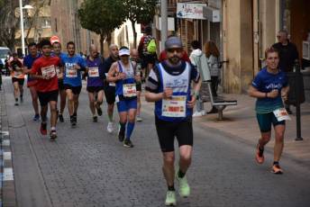Recital de Xavi Tomasa y Gema Martín en la media maratón de Segovia 40 Media Maratón de Segovia, a su paso por la calle José Zorrilla. / A.M.