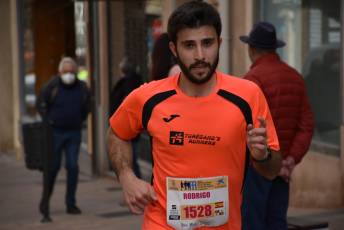 Recital de Xavi Tomasa y Gema Martín en la media maratón de Segovia 44 Media Maratón de Segovia, a su paso por la calle José Zorrilla. / A.M.