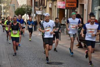 Recital de Xavi Tomasa y Gema Martín en la media maratón de Segovia 46 Media Maratón de Segovia, a su paso por la calle José Zorrilla. / A.M.