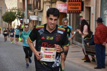 Recital de Xavi Tomasa y Gema Martín en la media maratón de Segovia 47 Media Maratón de Segovia, a su paso por la calle José Zorrilla. / A.M.