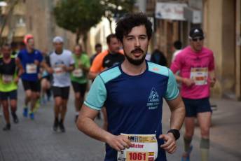 Recital de Xavi Tomasa y Gema Martín en la media maratón de Segovia 48 Media Maratón de Segovia, a su paso por la calle José Zorrilla. / A.M.