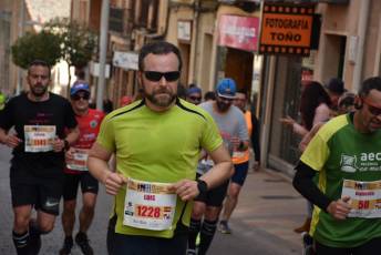 Recital de Xavi Tomasa y Gema Martín en la media maratón de Segovia 7 Media Maratón de Segovia, a su paso por la calle José Zorrilla. / A.M.