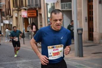 Recital de Xavi Tomasa y Gema Martín en la media maratón de Segovia 62 Media Maratón de Segovia, a su paso por la calle José Zorrilla. / A.M.