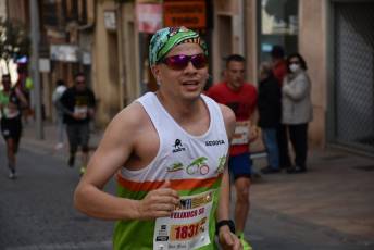Recital de Xavi Tomasa y Gema Martín en la media maratón de Segovia 63 Media Maratón de Segovia, a su paso por la calle José Zorrilla. / A.M.