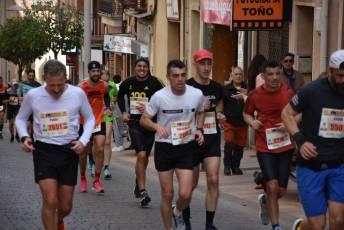 Recital de Xavi Tomasa y Gema Martín en la media maratón de Segovia 68 Media Maratón de Segovia, a su paso por la calle José Zorrilla. / A.M.