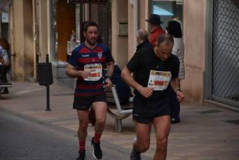 Recital de Xavi Tomasa y Gema Martín en la media maratón de Segovia 72 Media Maratón de Segovia, a su paso por la calle José Zorrilla. / A.M.
