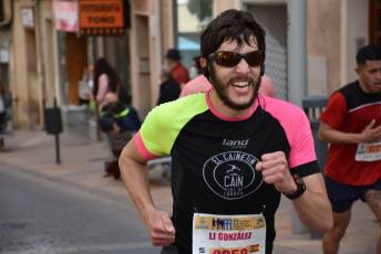 Recital de Xavi Tomasa y Gema Martín en la media maratón de Segovia 75 Media Maratón de Segovia, a su paso por la calle José Zorrilla. / A.M.