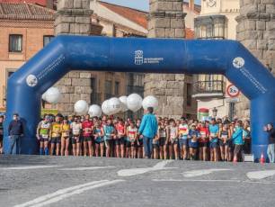 Disfrutar de Segovia sufriendo: más fotografías de la media maratón 21 Media Maratón de Segovia. / NEREA LLORENTE