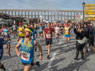 Disfrutar de Segovia sufriendo: más fotografías de la media maratón 23 Media Maratón de Segovia. / NEREA LLORENTE