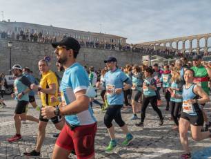 Disfrutar de Segovia sufriendo: más fotografías de la media maratón 26 Media Maratón de Segovia. / NEREA LLORENTE