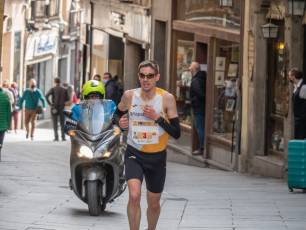 Disfrutar de Segovia sufriendo: más fotografías de la media maratón 34 El abulense Diego Jiménez, segundo en la media maratón de Segovia. / NEREA LLORENTE