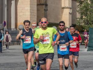 Disfrutar de Segovia sufriendo: más fotografías de la media maratón 47 Media Maratón de Segovia. / NEREA LLORENTE