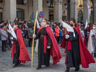 Galería | Palmas y ramos al paso de 'La Borriquilla' 14 Domingo de Ramos. / NEREA LLORENTE