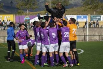 Fotogalería Victoria y Ascenso de Categoría CP Monteresma La Atalaya 6 Fotografía: Luis Horcajada