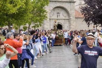Fotogalería | Los vecinos de Navas de San Antonio celebran las fiestas en honor a su patrón 36 Fotografía: Miguel Angel Fernández