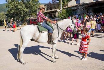 Fotogalería Inicio Fiestas en ColladoHermoso 17 Fotografía: Miguel Angel Fernández