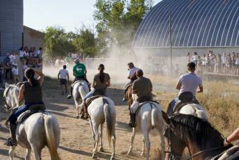 Fotogalería Encierro Tradicional en Sangarcía 14 Fotografía: Miguel Angel Fernández