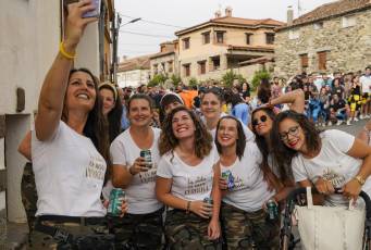 Fotogalería Pregón e Inicio Fiestas en Navafría 35 Fotografía: Miguel Angel Fernández