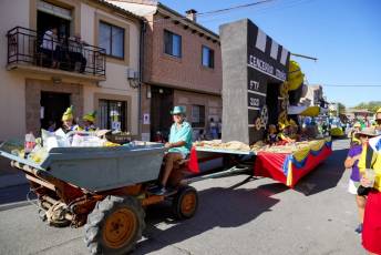 Fotogalería Desfile de Carrozas en Fuentepelayo 23 Fotografía: Miguel Angel Fernández