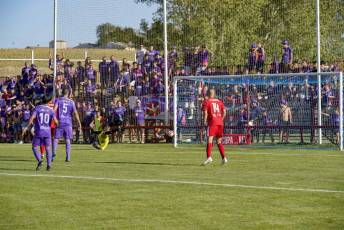 Fotogalería Futbol Turégano Vs Santurzti Copa del Rey 31 De esta manera logró Carlos Cotrina el 1-0 en El Burgo./ MIGUEL ÁNGEL FERNÁNDEZ