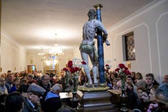 Fotogalería Procesión en honor al Santo Cristo de la Columna en Escarabajosa de Cabezas 31 Misa y Procesión Escarabajosa de Cabezas