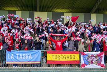 Fotogalería Futbol Copa del Rey Turégano vs Celta de Vigo 12 La afición del Turégano animó sin cesar al conjunto segoviano antes, durante y después del encuentro./ M.A. FERNÁNDEZ
