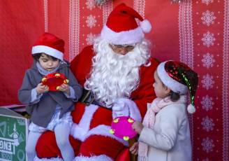 Fotogalería Visita de Papa Noel a El Espinar 15 Visita Papa Noel El Espinar