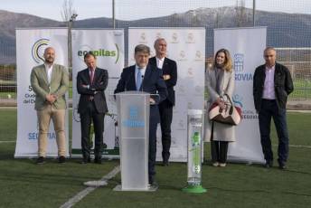 Fotogalería Visita Emilio Butragueño a la Escuela de la Fundación Real Madrid Ecopilas 9 Fundación Real Madrid Butragueño