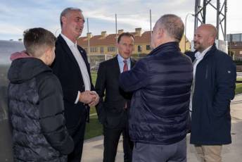 Fotogalería Visita Emilio Butragueño a la Escuela de la Fundación Real Madrid Ecopilas 23 Fundación Real Madrid Butragueño