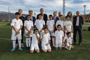 Fotogalería Visita Emilio Butragueño a la Escuela de la Fundación Real Madrid Ecopilas 28 Fundación Real Madrid Butragueño
