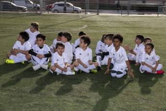 Fotogalería Visita Emilio Butragueño a la Escuela de la Fundación Real Madrid Ecopilas 11 Fundación Real Madrid Butragueño