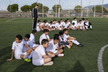 Fotogalería Visita Emilio Butragueño a la Escuela de la Fundación Real Madrid Ecopilas 15 Fundación Real Madrid Butragueño